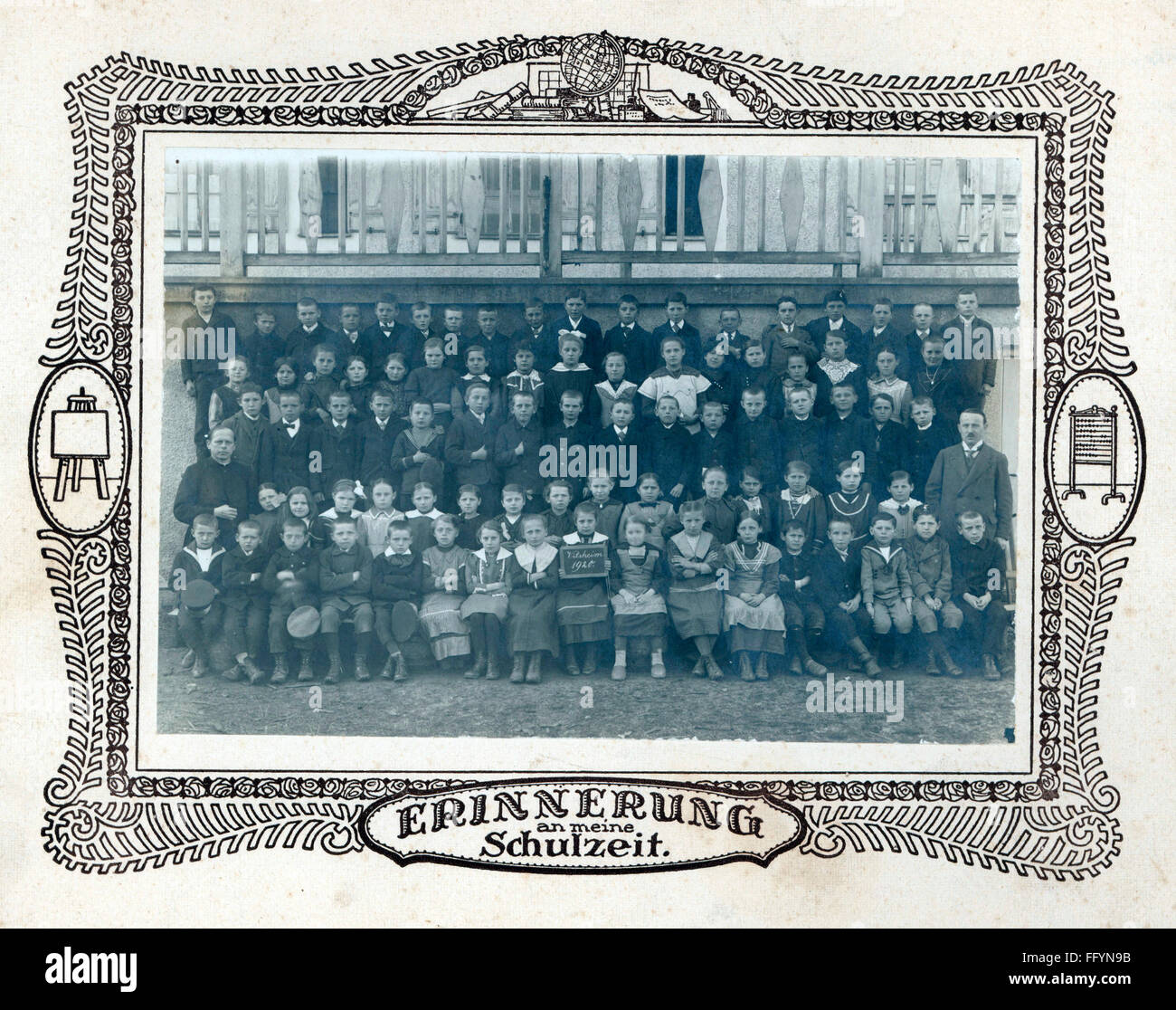 pedagogy, class photo, 'Erinnerung an meine Schulzeit' (In Memory of My Time at School), Vilsheim, 1920, Additional-Rights-Clearences-Not Available Stock Photo