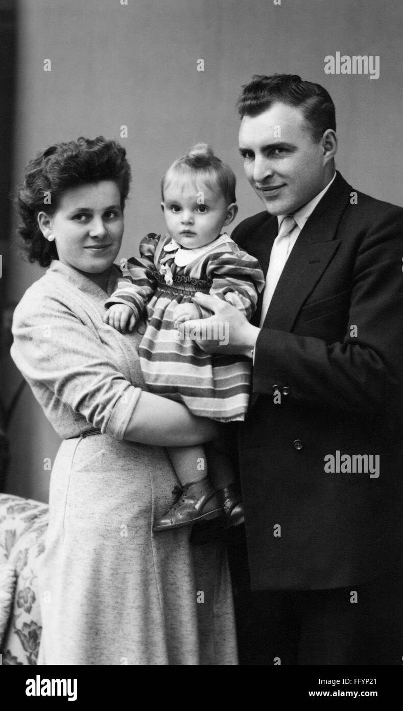 people, family, father and mother, son, daughter, parents with one-year-old girl, 19.2.1957, Additional-Rights-Clearences-Not Available Stock Photo