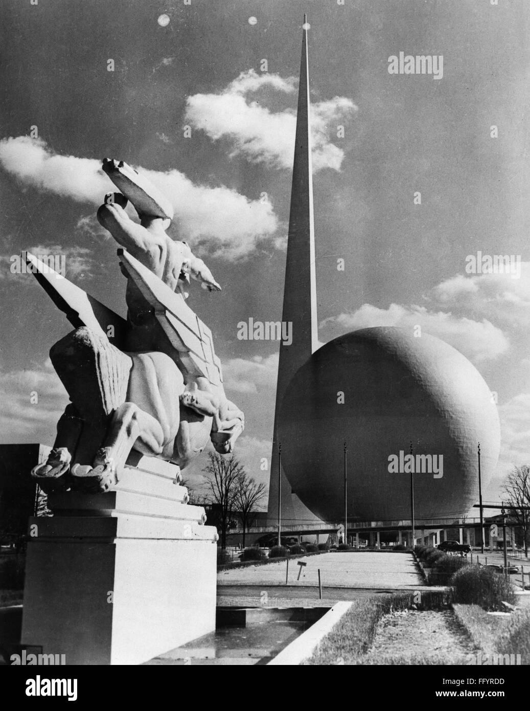 Perisphere NEW YORK WORLD'S FAIR. /nThe Trylon and Perisphere at the New York ...
