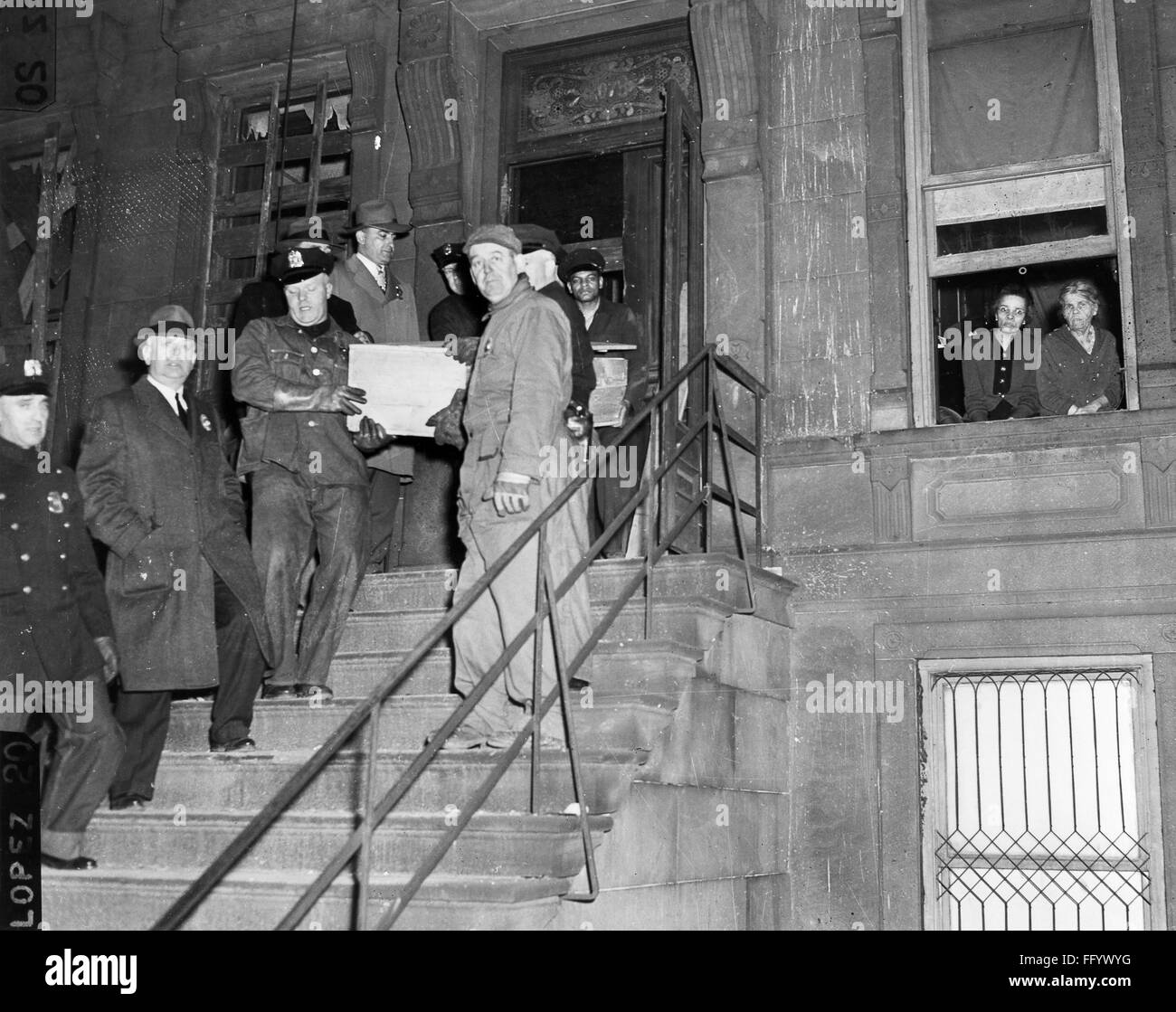 DEATH: LANGLEY COLLYER. /nPolice removing the body of Langley Collyer