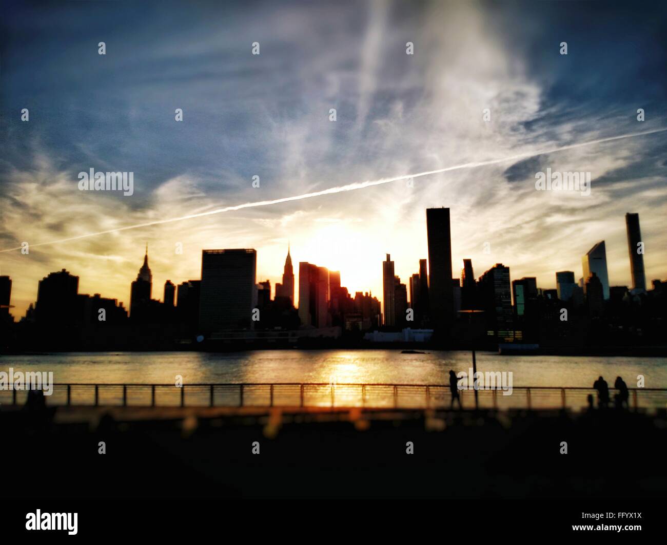 Silhouette new york skyline hi-res stock photography and images - Alamy