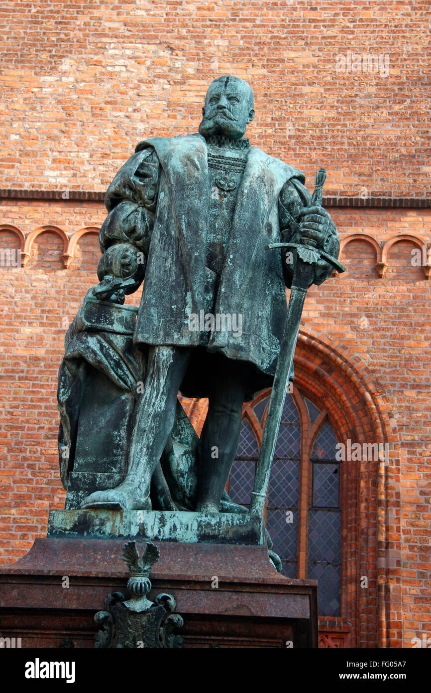 Denkmal von Kurfuerst Joachim II vor der ikolaikirche in Berlin-Spandau. Stock Photo