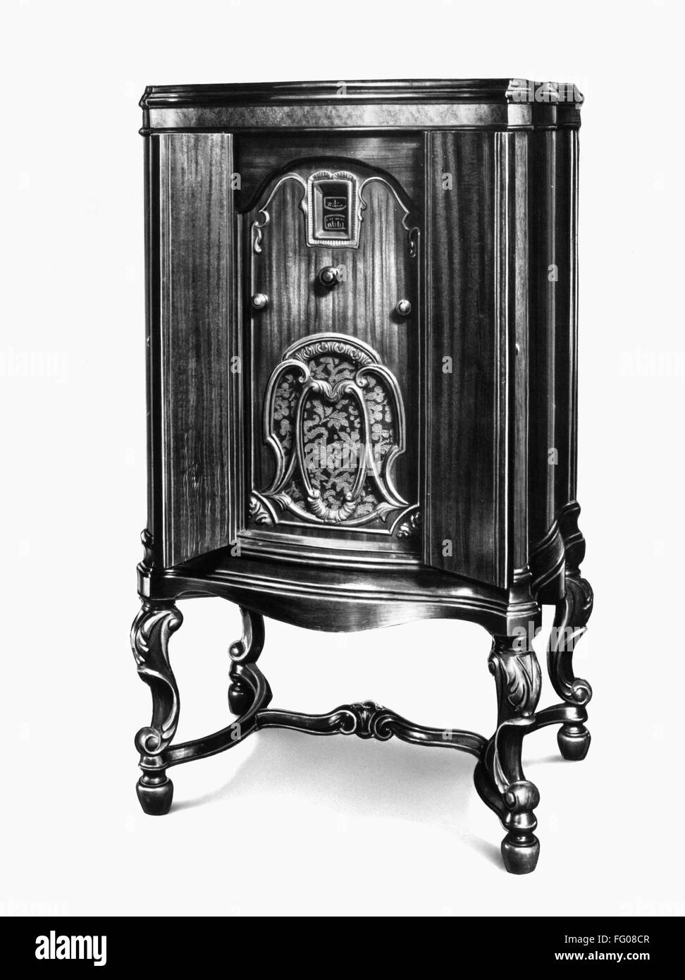 RADIO SET. /nAn American radio, early 20th century Stock Photo Alamy