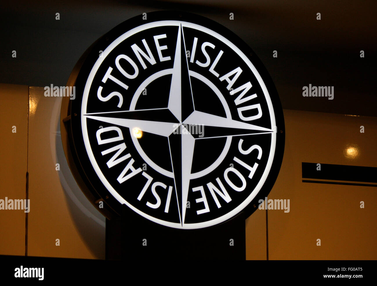 Markenname: "Stone Island", Berlin Stock Photo - Alamy