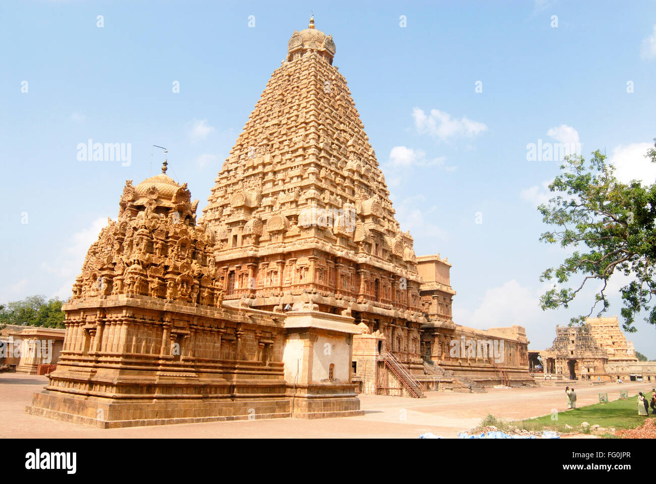 Grand Poruvudaiyar Koyil Vimanam gopuram over sanctum Brihadeshwara ...