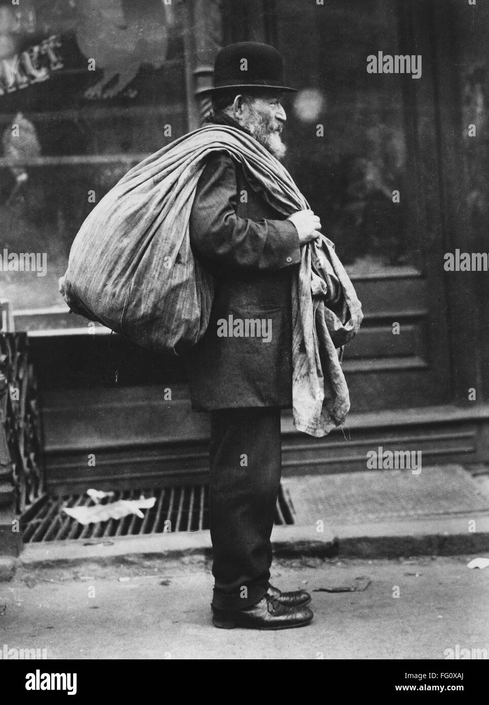 NEW YORK CITY, c1910. /nAn old man who buys old clothes in New York