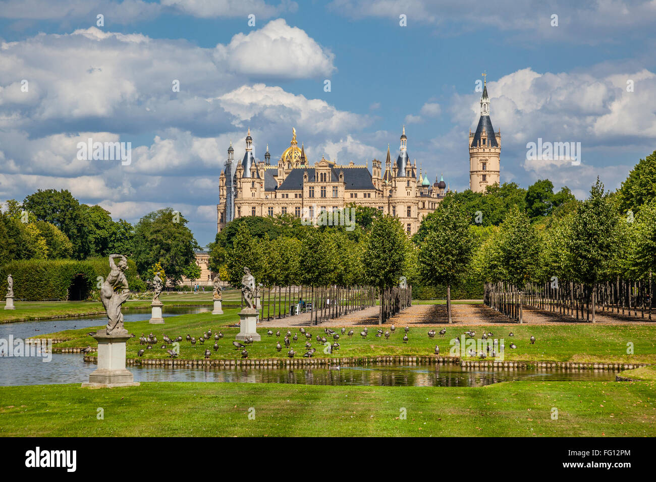 Germany, Mecklenburg-Vorpommern, Schwerin Palace, view of the Palace Gardens with sculptures by Baltasar Permoser (1675 - 1713) Stock Photo