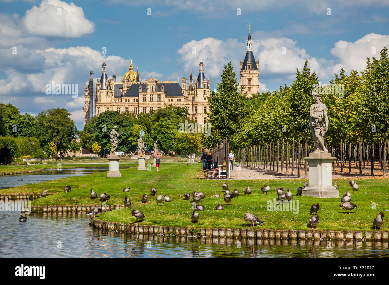 Germany, Mecklenburg-Vorpommern, Schwerin Palace, view of the Palace Gardens with sculptures by Baltasar Permoser (1675 - 1713) Stock Photo