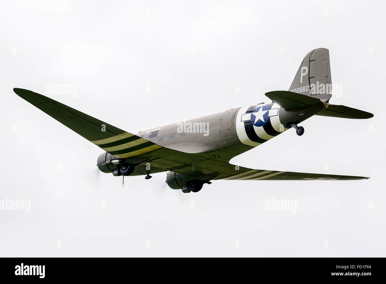 Douglas C-47A Skytrain 'Drag 'em oot' N473DC flying over Shoreham Airfield Stock Photo