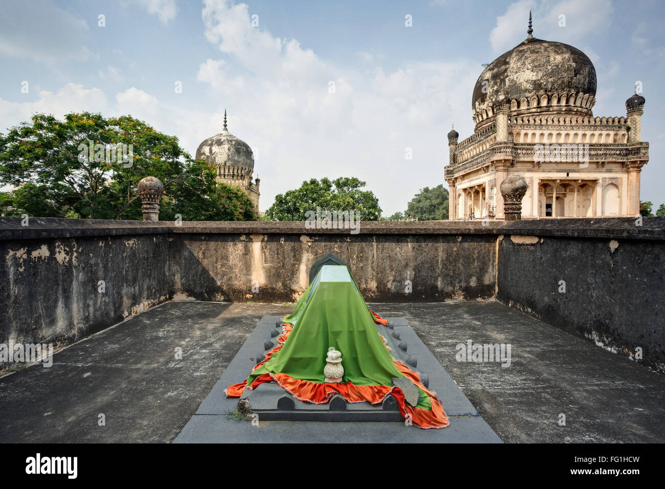 Qutub shahi tombs hi-res stock photography and images - Alamy
