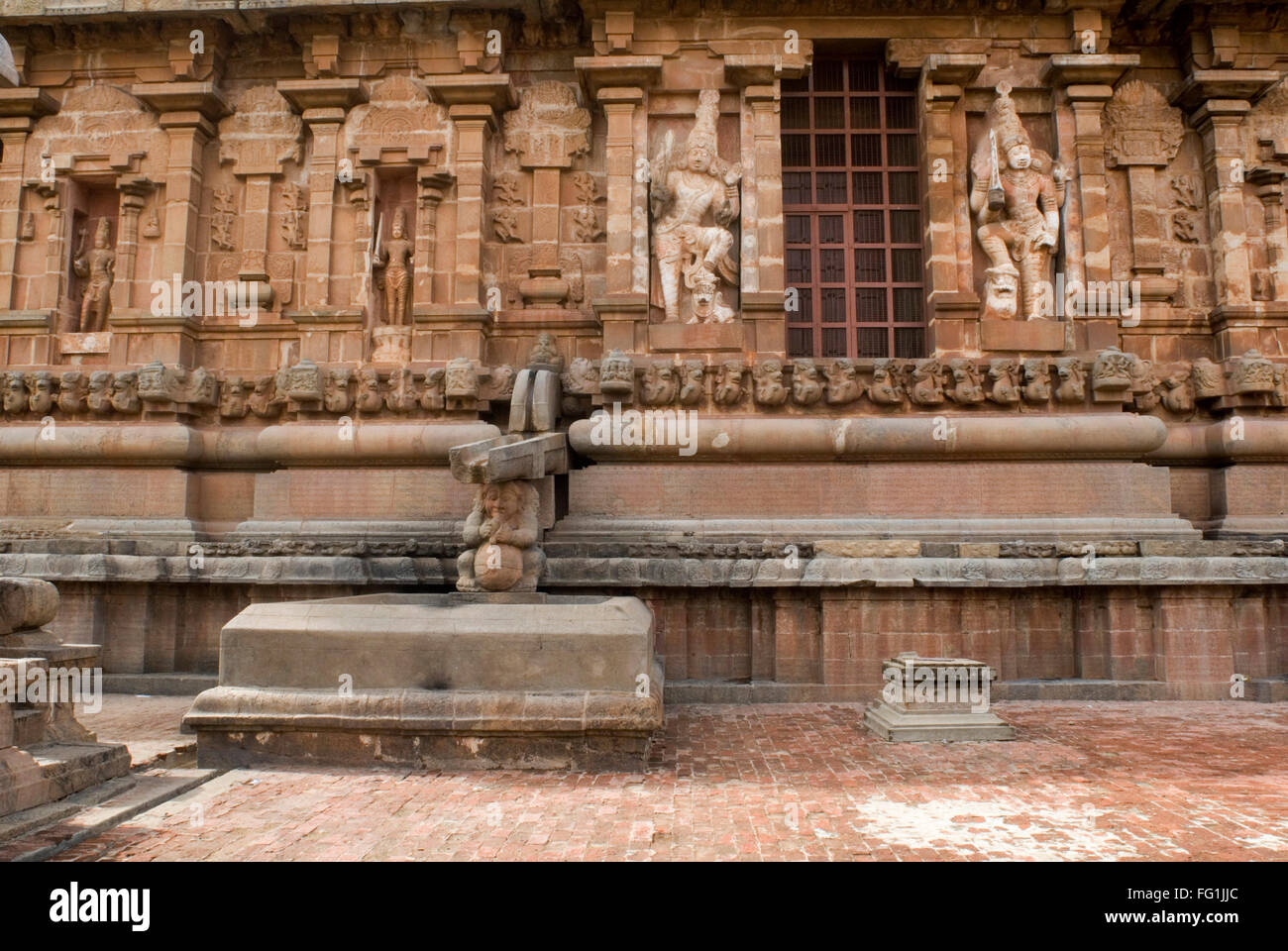 Carved Statues of goddess on outside wall of Brihadeshwara Temple