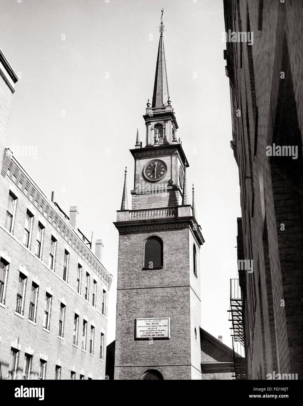 Old North Church (Christ Church) and the signal lanterns photo 2