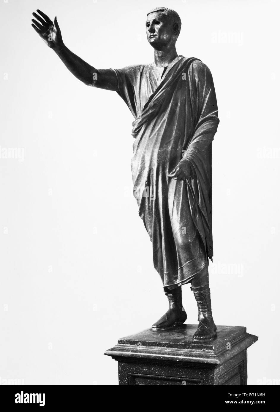 AULUS METELLUS, c100 B.C. /n'L'Arringatore' or 'The Orator.' Bronze statue,  c100 B.C., depicting Aulus Metellus Stock Photo - Alamy