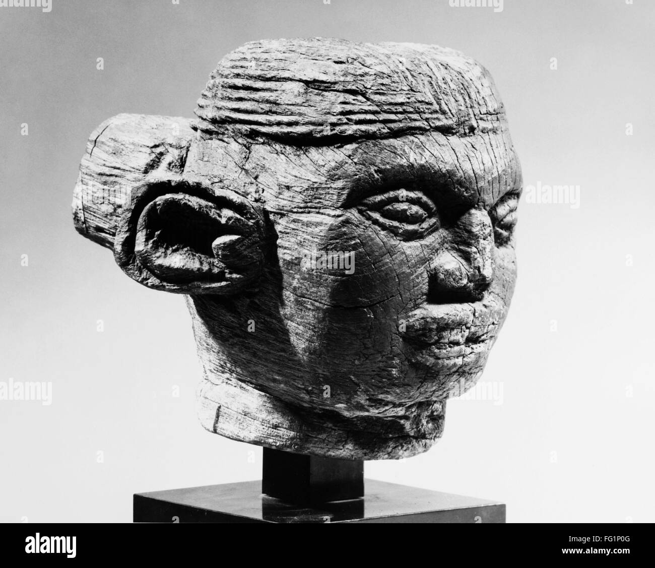 AFRICA HEAD. /nCarved wooden head made by the Bamileke people of