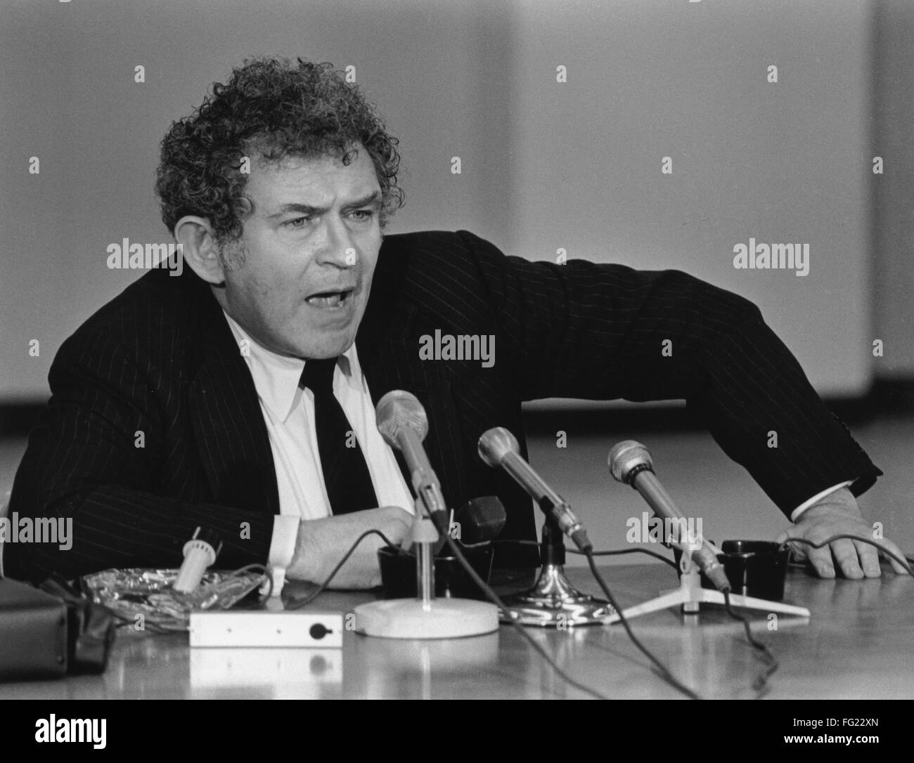 NORMAN MAILER (19232007). /nAmerican writer Norman Mailer gives a press conference in Chicago