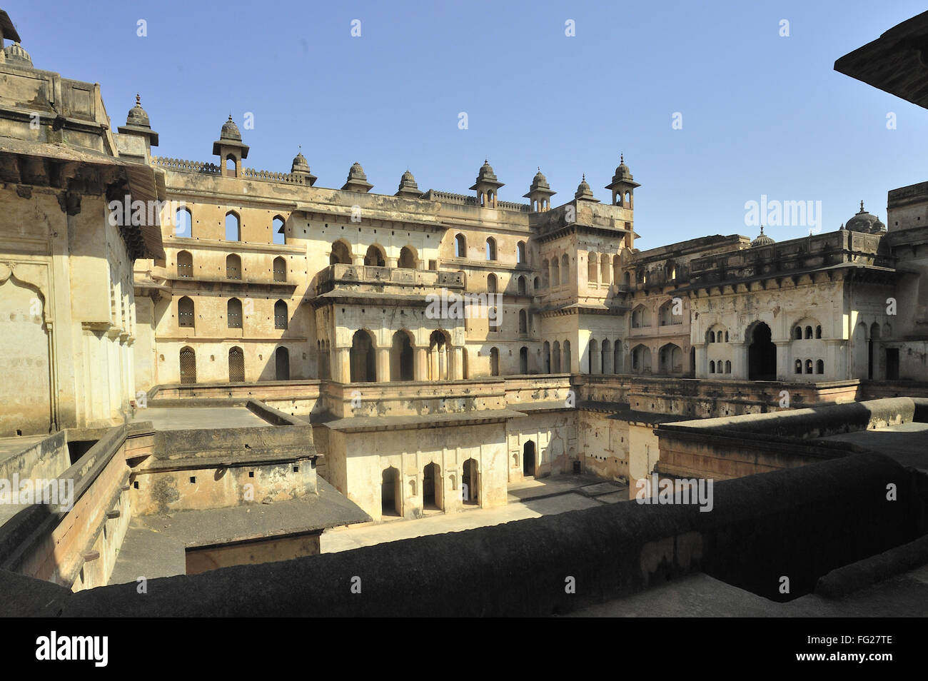 Orchha central courtyard of raja mahal khajuraho  madhya pradesh india Stock Photo