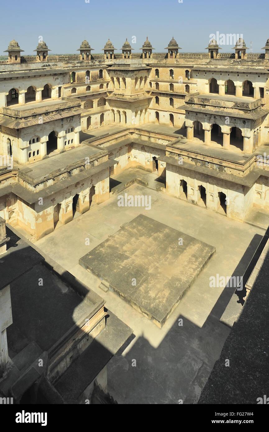 Orchha central courtyard of raja mahal khajuraho madhya pradesh india Stock Photo