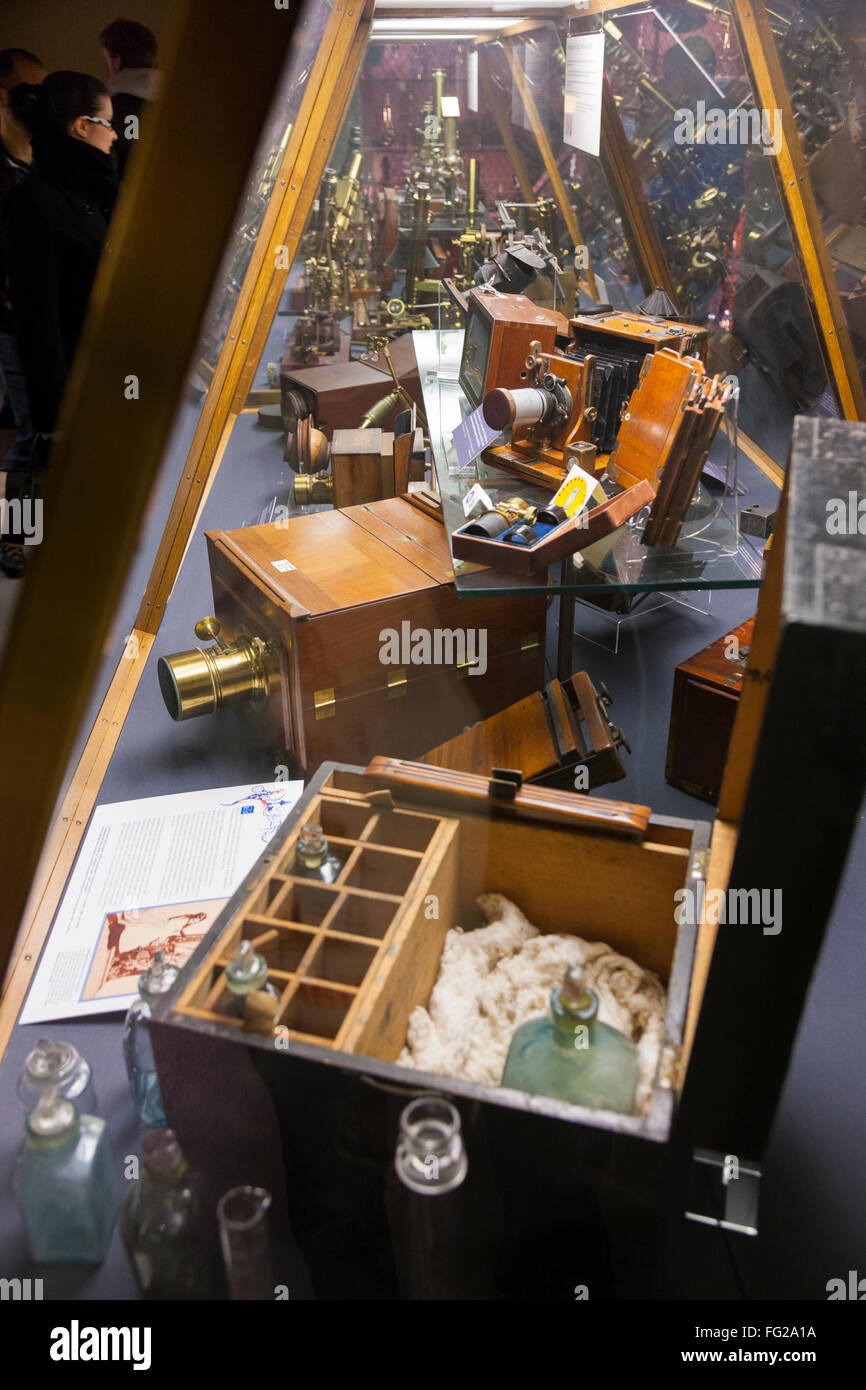 Display case of cameras / photographic equipment / photography exhibition / exhibit. Museum of