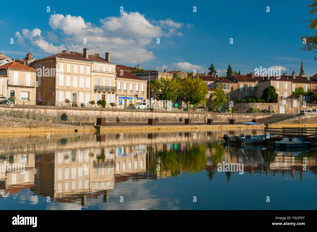 France, Gers (32), Town of Condom, Baise river  // Gers (32), ville de Condom, riviere La Baise Stock Photo