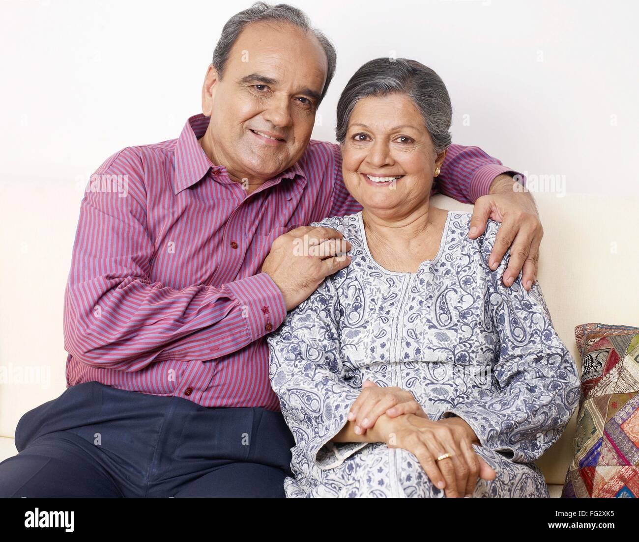 Old indian couple embracing hi-res stock photography and images - Alamy