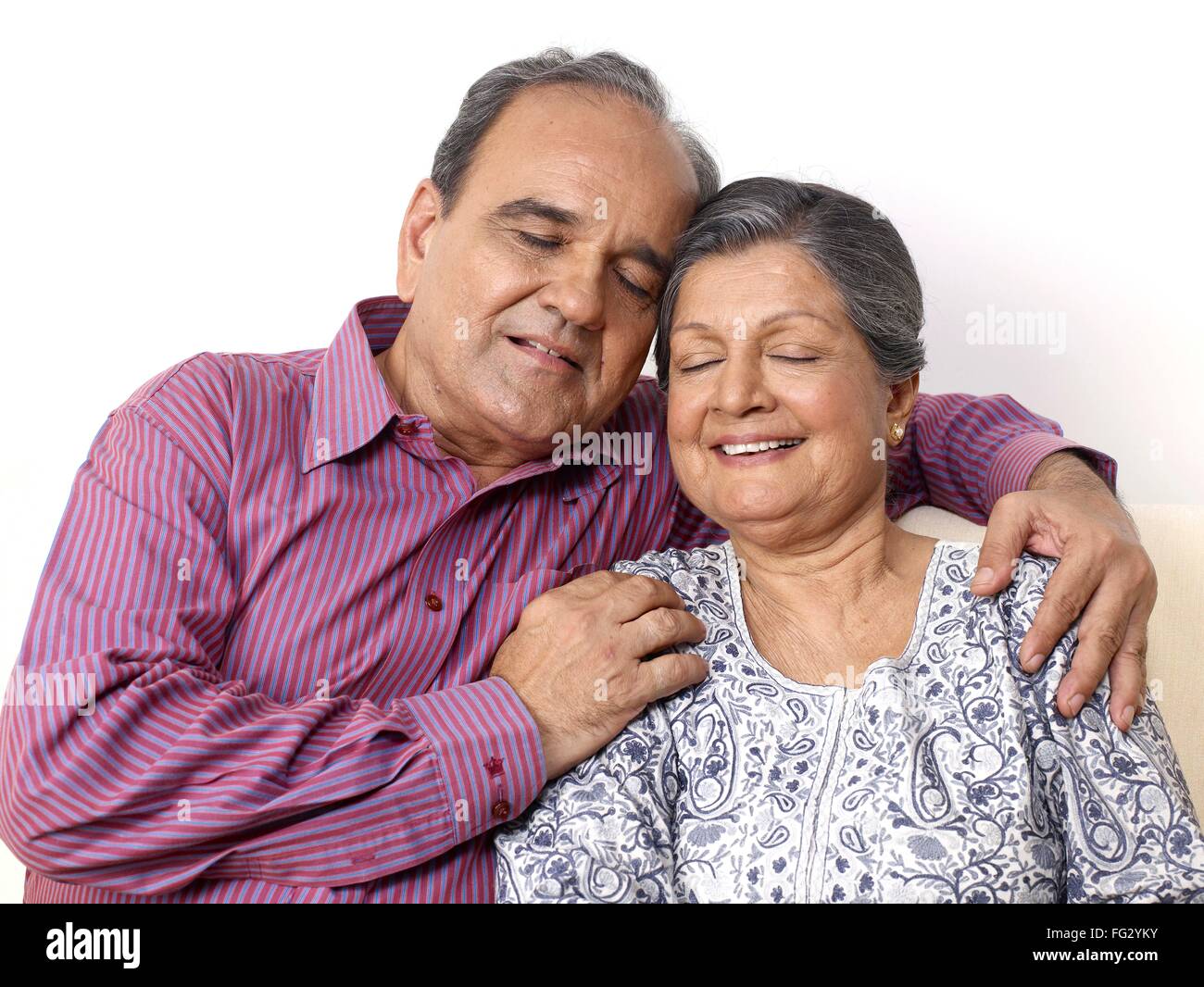 Old indian couple embracing hi-res stock photography and images - Alamy