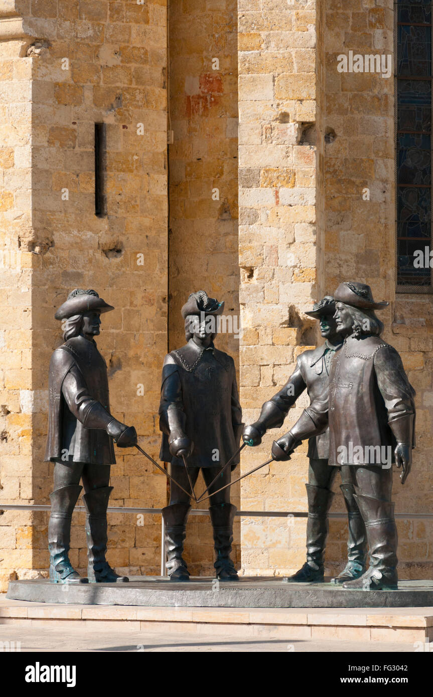 France, Gers (32), Town of Condom on the way of Saint Jacques de Compostelle, D'Artagnan and 3 musketeers statues from Zurab Tse Stock Photo