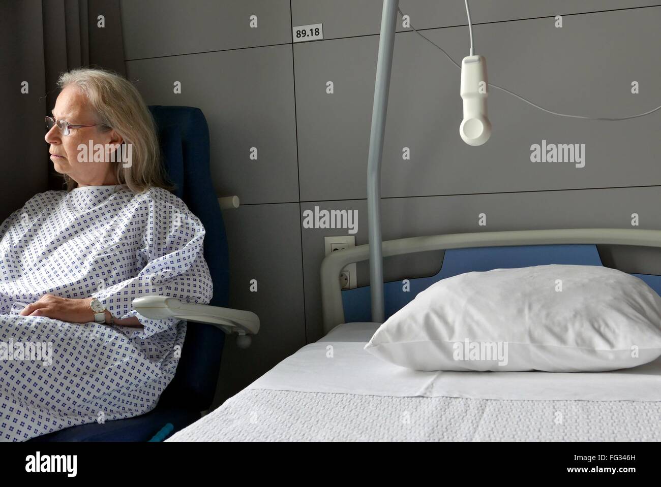 Sitting up in hospital bed hires stock photography and images Alamy