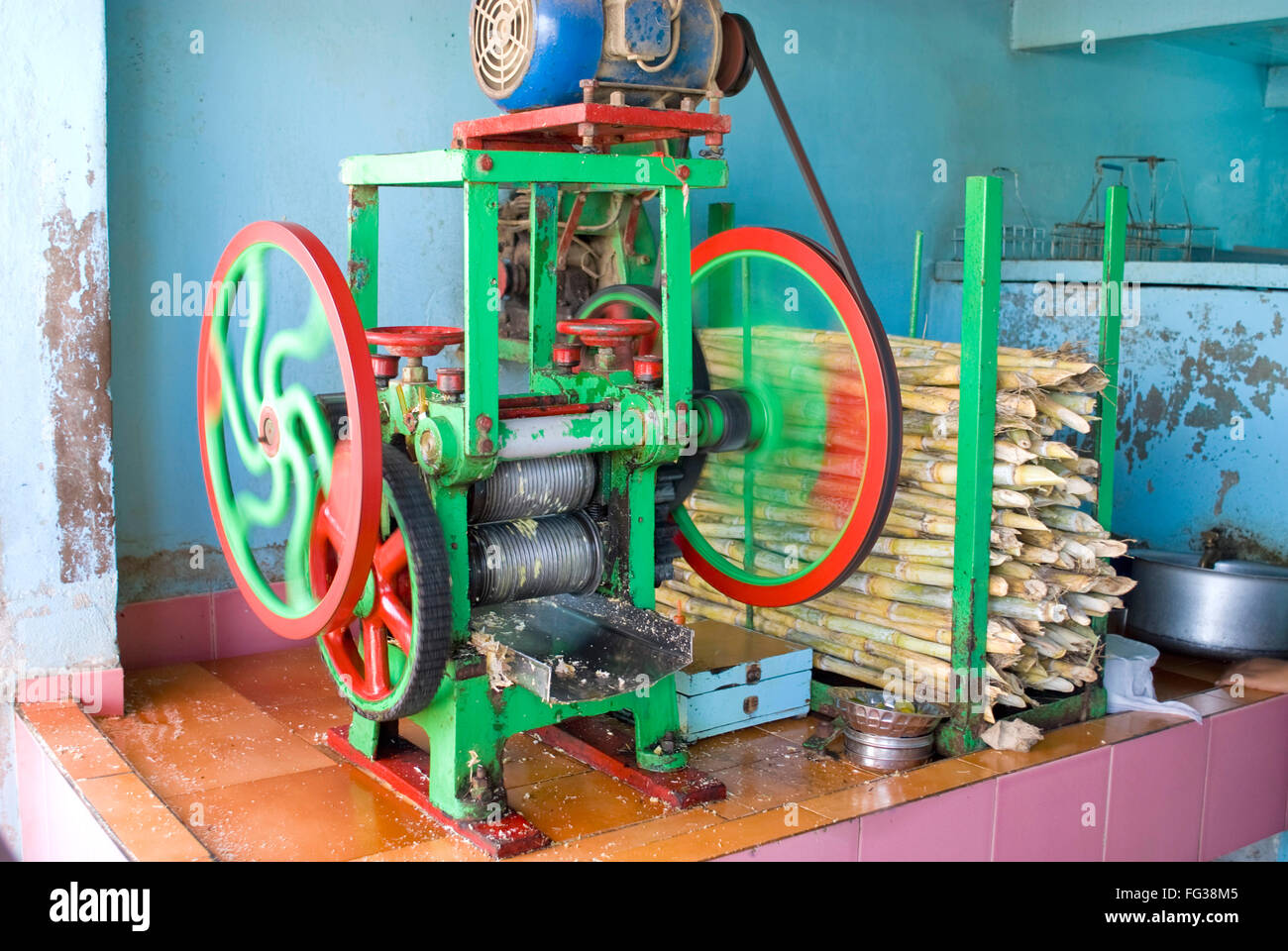 Green and red sugarcane juicer crusher in shop ; Anjar ; Kutch ; Gujarat ;  India Stock Photo - Alamy