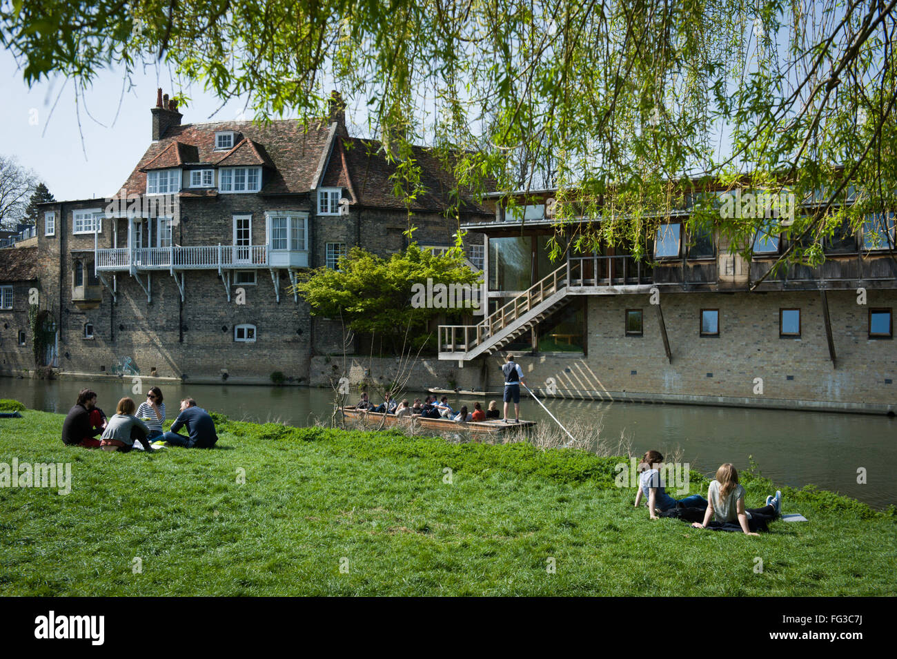 Punting in the University town of Cambridge, England UK Stock Photo