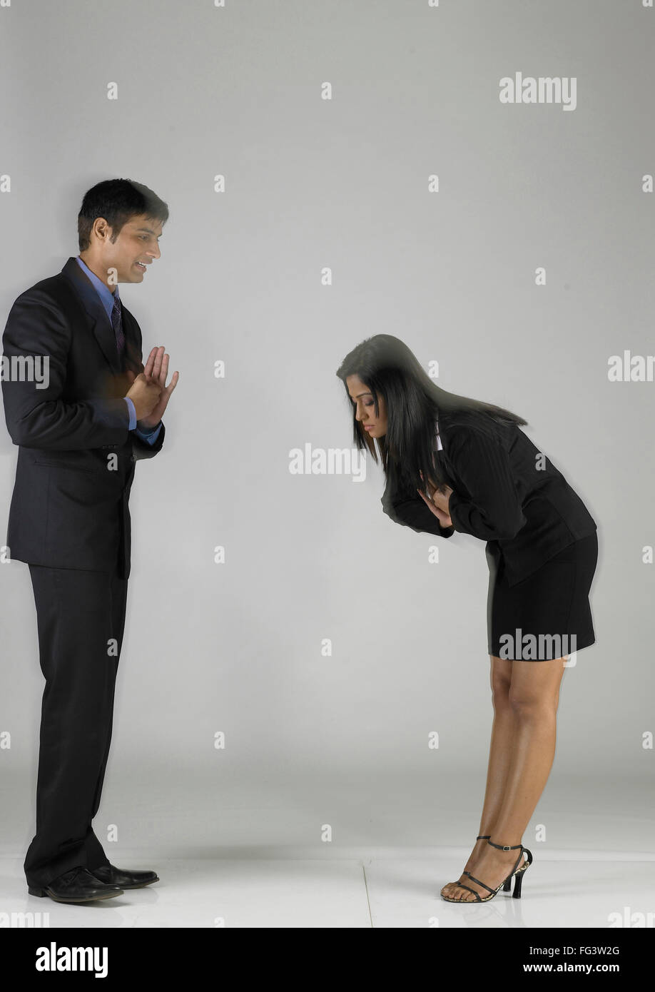 vda 202273 - Woman bowing in front of man - Model Release Stock Photo