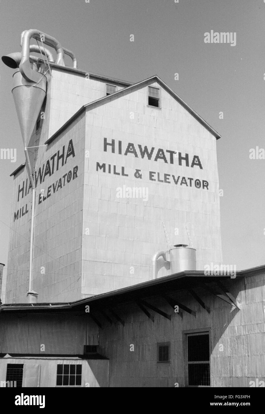 GRAIN ELEVATOR, 1939. /nA grain elevator in Minneapolis, Minnesota