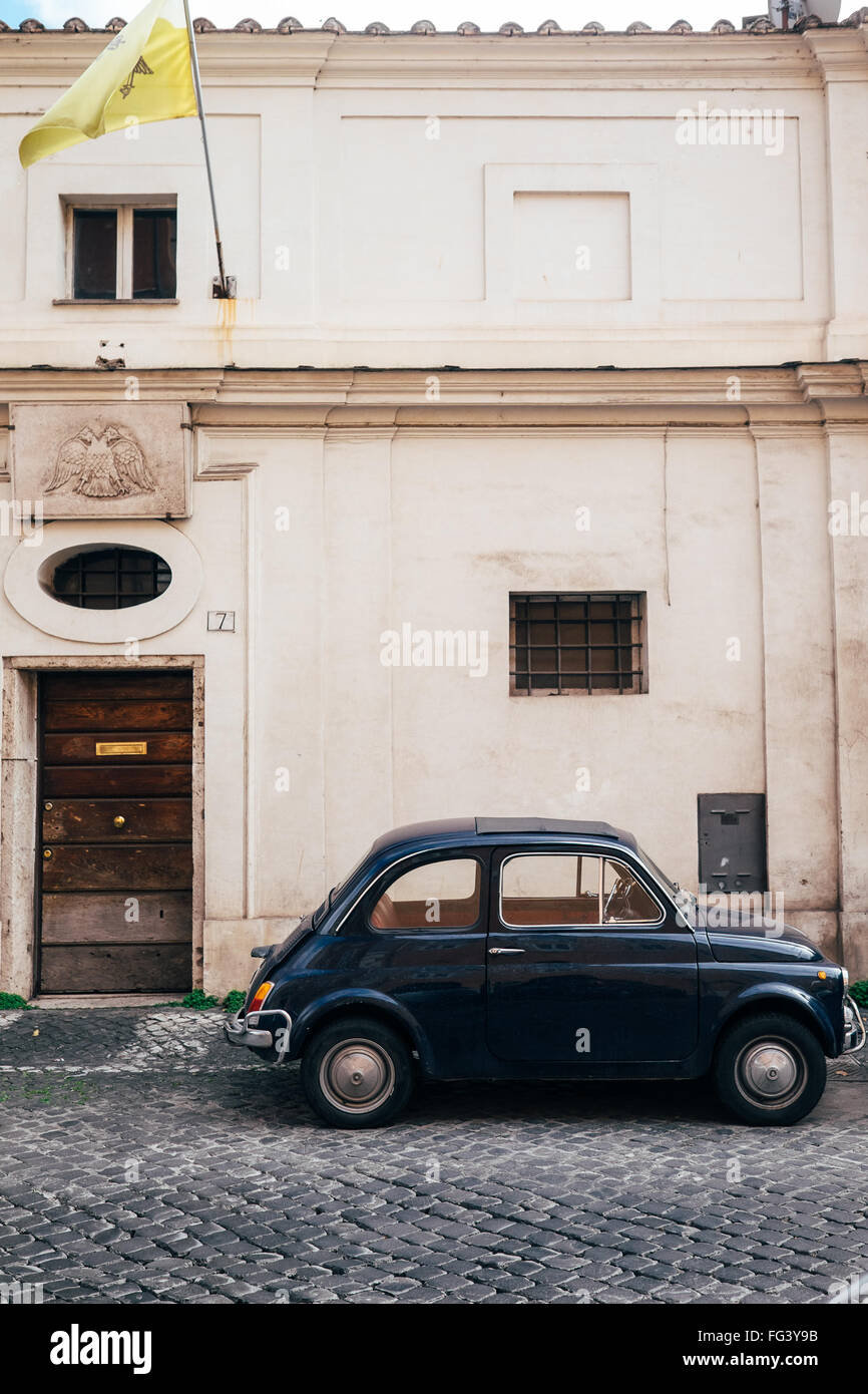 A vintage Fiat 500 parked in Rome, Italy Stock Photo - Alamy