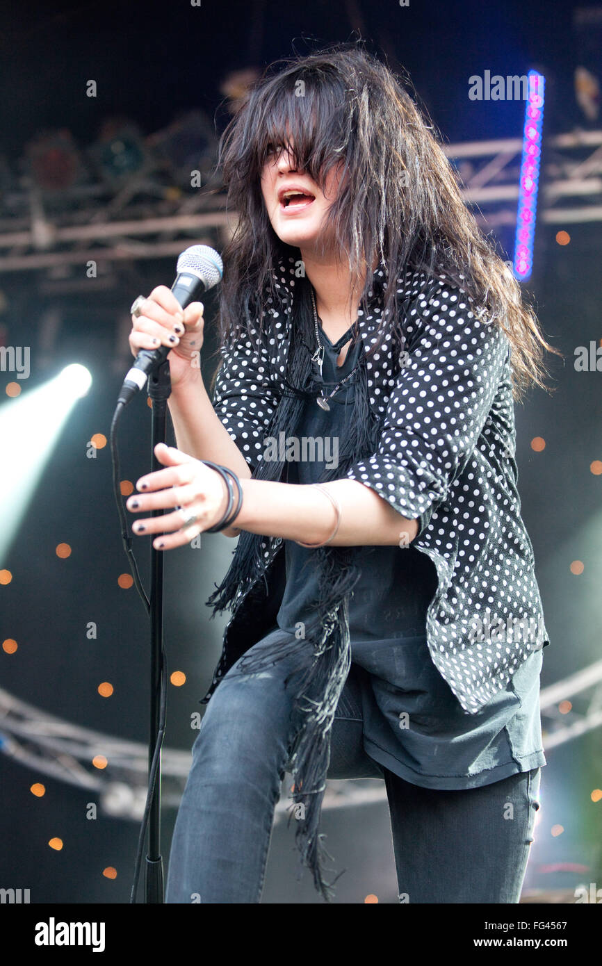 The Dead weather performing a surprise show on the Park Stage, Glastonbury Festival 2009, Somerset, England, United Kingdom. Stock Photo