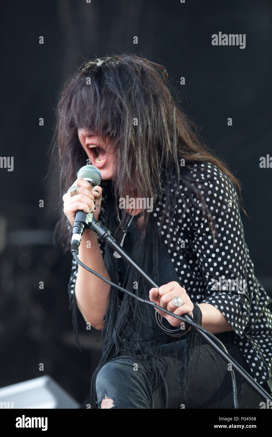 The Dead weather performing a surprise show on the Park Stage, Glastonbury Festival 2009, Somerset, England, United Kingdom. Stock Photo