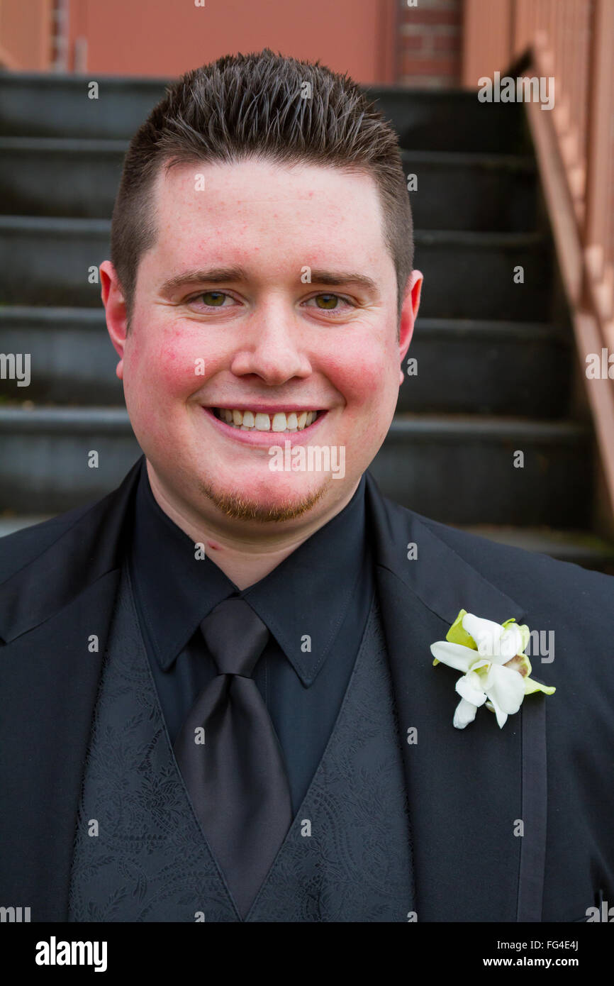 Wearing a tux hires stock photography and images Alamy
