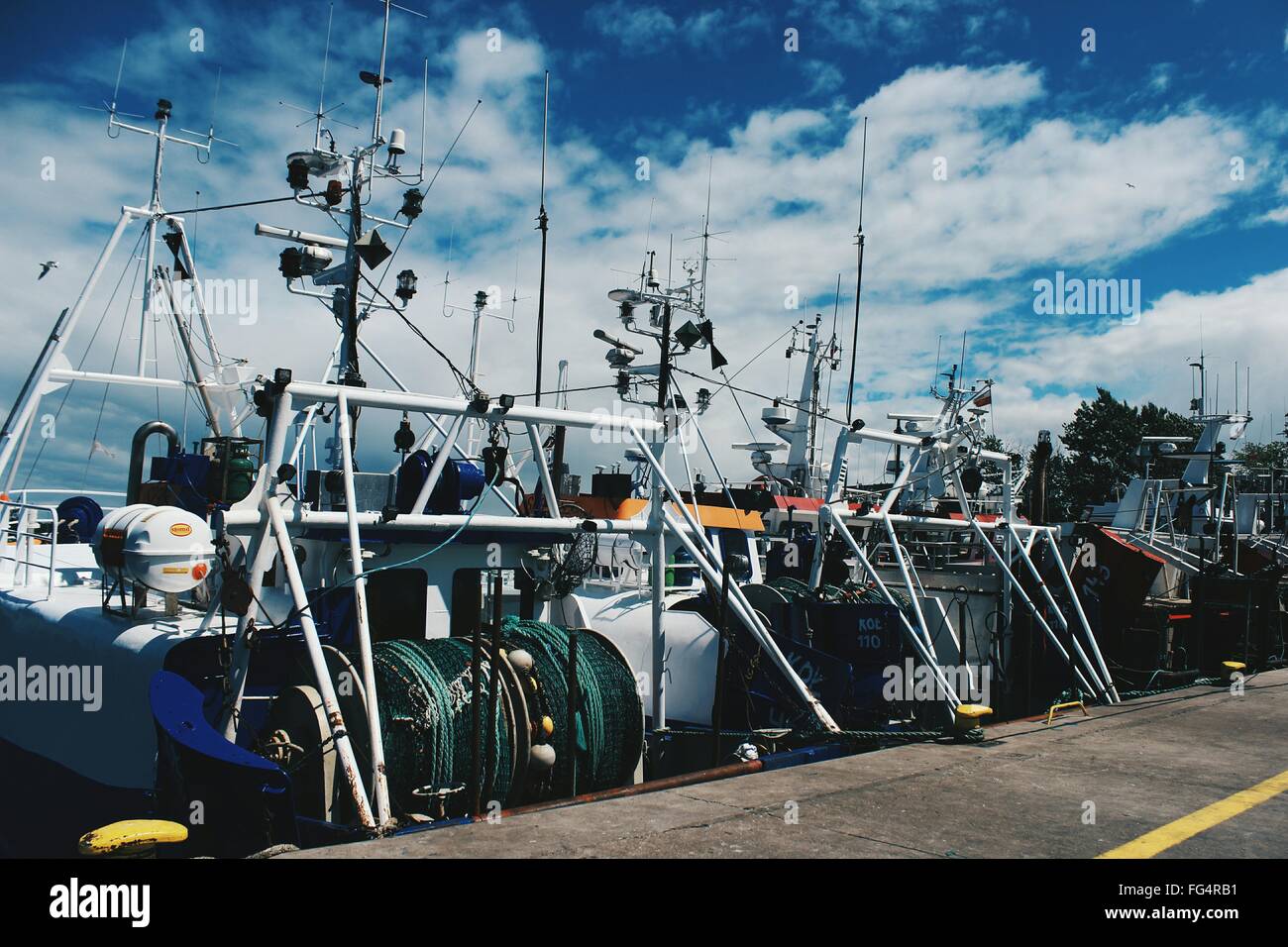 Horizontal vessels hi-res stock photography and images - Alamy