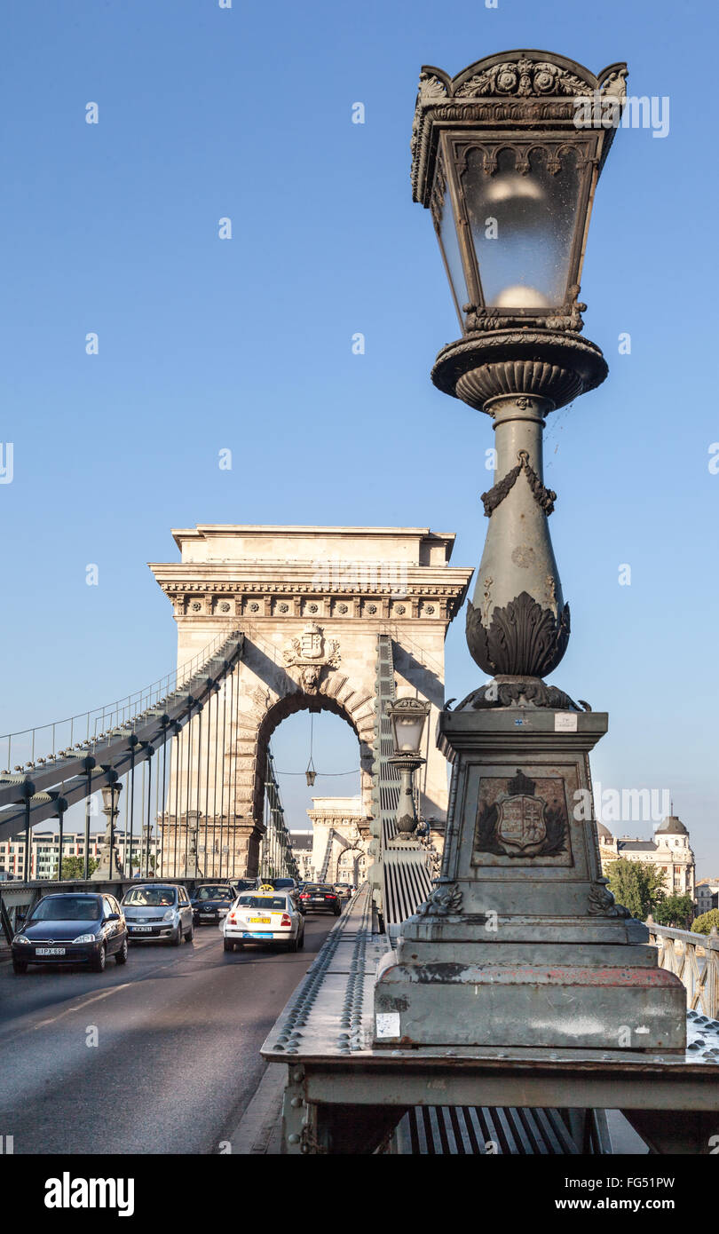 Chain bridge street lamp hi-res stock photography and images - Alamy