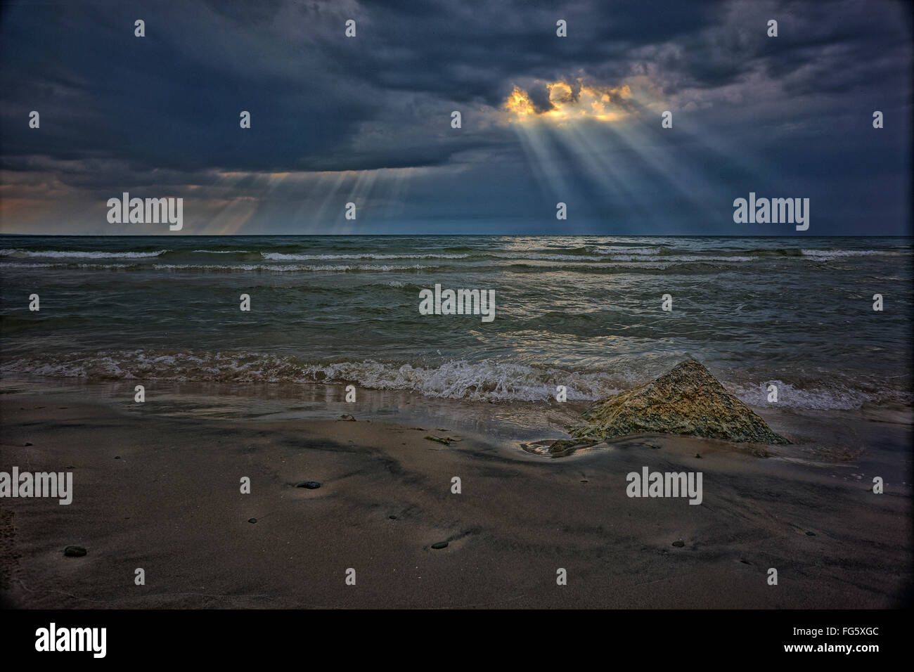 Sunbeam Horizon High Resolution Stock Photography and Images - Alamy