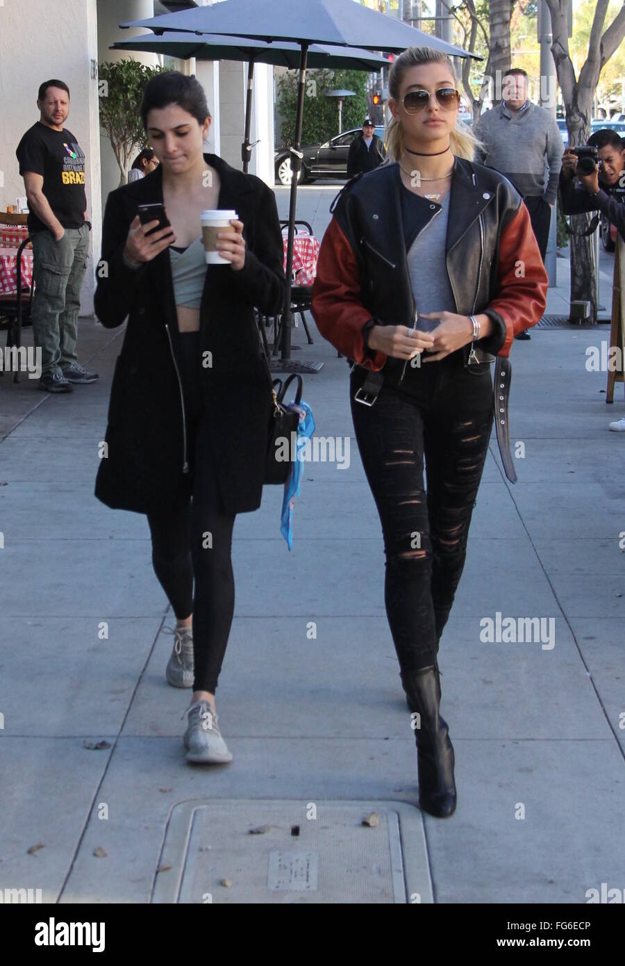 Hailey Baldwin Having Lunch At Il Pastaio With Friends
