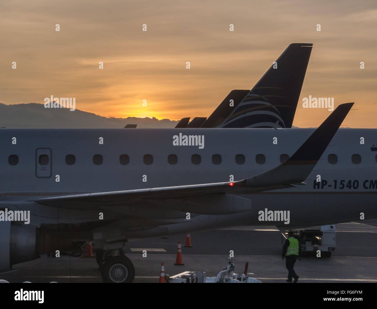 Plane wing in sunset hi-res stock photography and images - Alamy