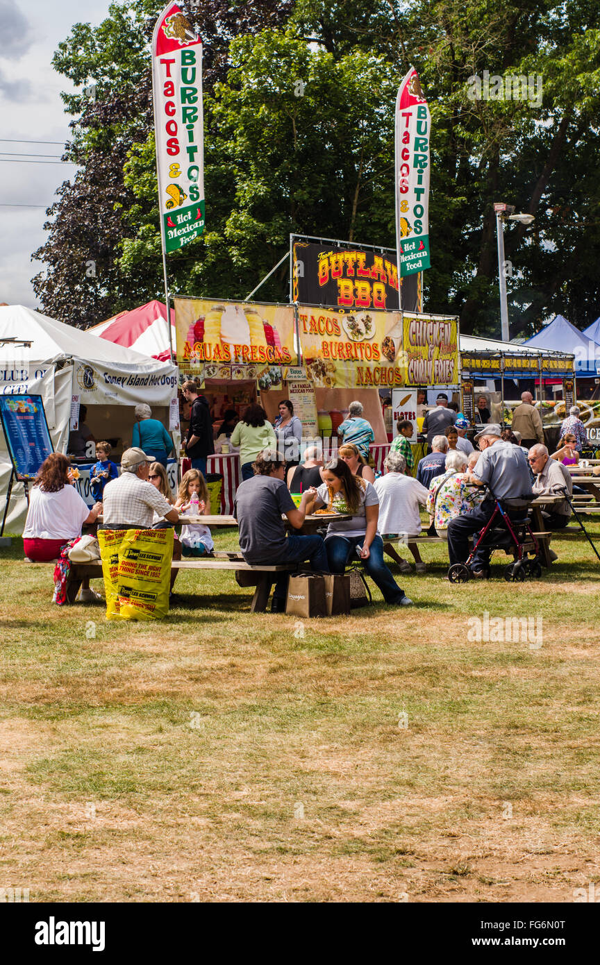 Food vendors serving lunch to fair goers at the Clackamas County Fair