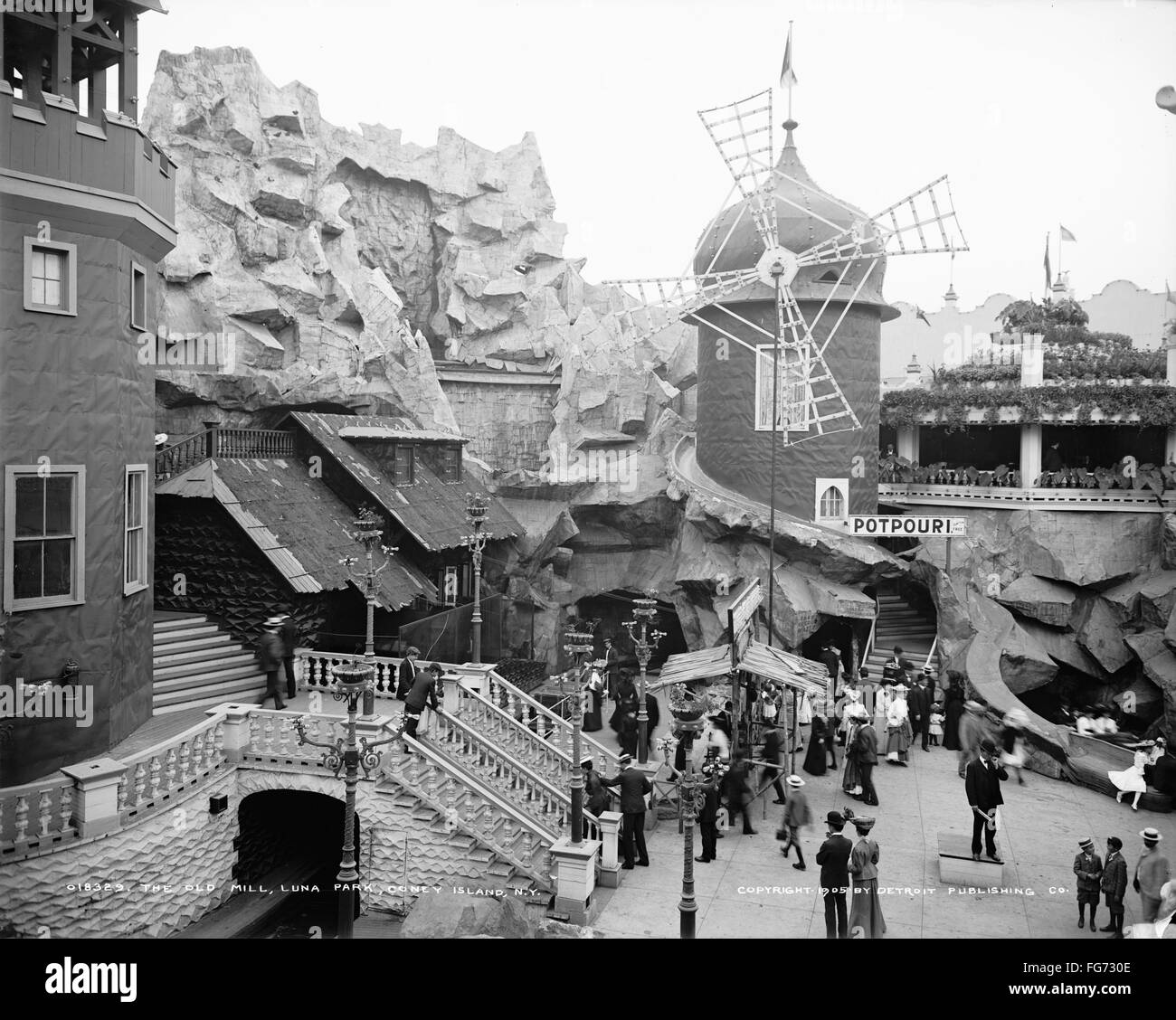 Early 1900s amusement park hi-res stock photography and images - Alamy