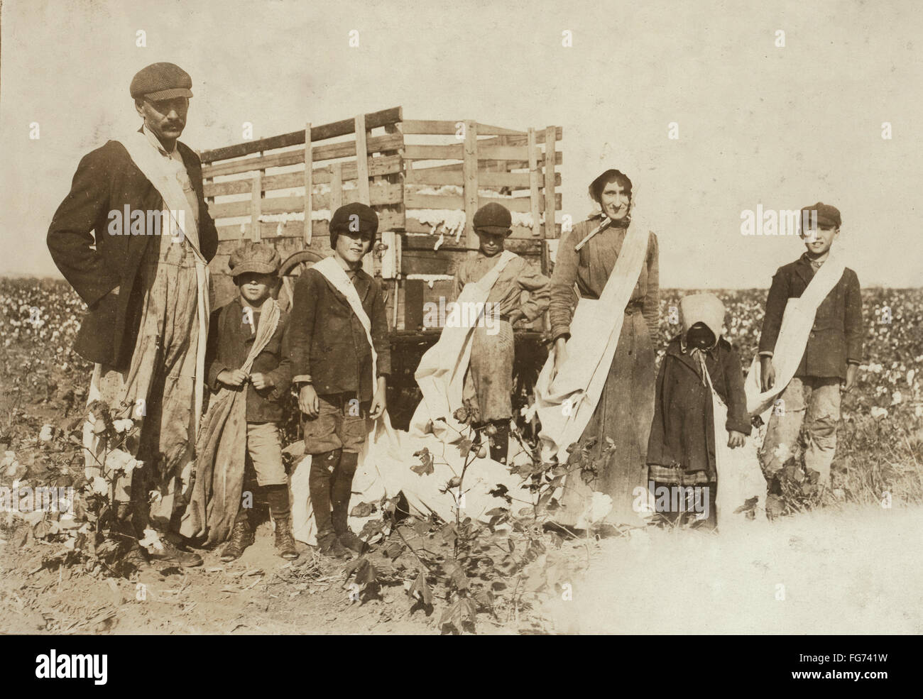 CHILD LABOR COTTON, 1916. /nFamily of cotton pickers in Comanche