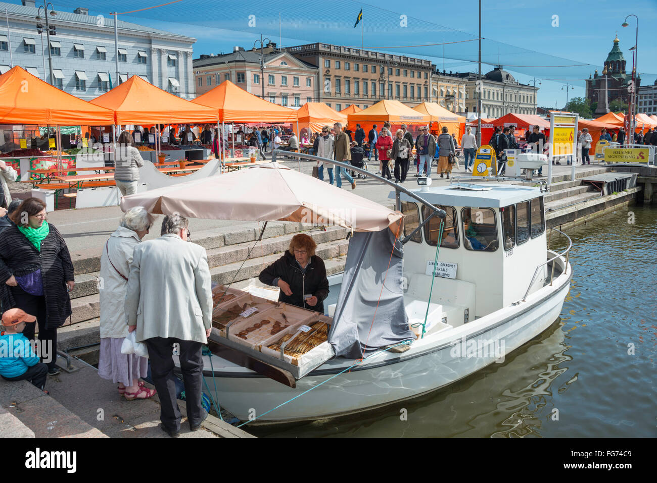 Fish seller on quayside, Market Square (Kauppatori), Helsinki, Uusimaa Region, Republic of Finland Stock Photo