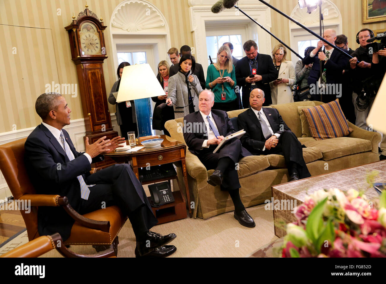 United States President Barack Obama meets with former National Security Advisor Tom Donilon (C) and former IBM CEO Sam Palmisano (unseen), who are being appointed as the Chair and Vice Chair respectively of the Commission on Enhancing National Cybersecurity in the Oval Office of the White House, in Washington, DC, February 17, 2016. Also present during this meeting are Commerce Secretary Penny Pritzker (unseen) and Secretary of Homeland Security Jeh Johnson (R). Credit: Aude Guerrucci/Pool via CNP - NO WIRE SERVICE - Stock Photo