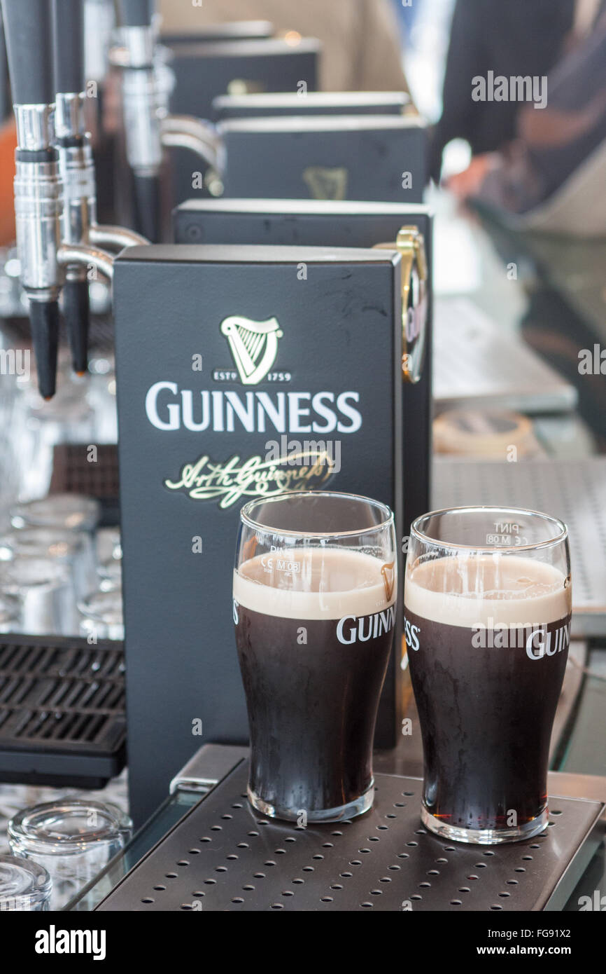 drink,drinking,having,a,pint,alcohol,pint,pints,of,Guinness,at,Interior of old, Guinness,Storehouse,circular,Gravity Bar,Dublin,Ireland.,St Patrick's Stock Photo