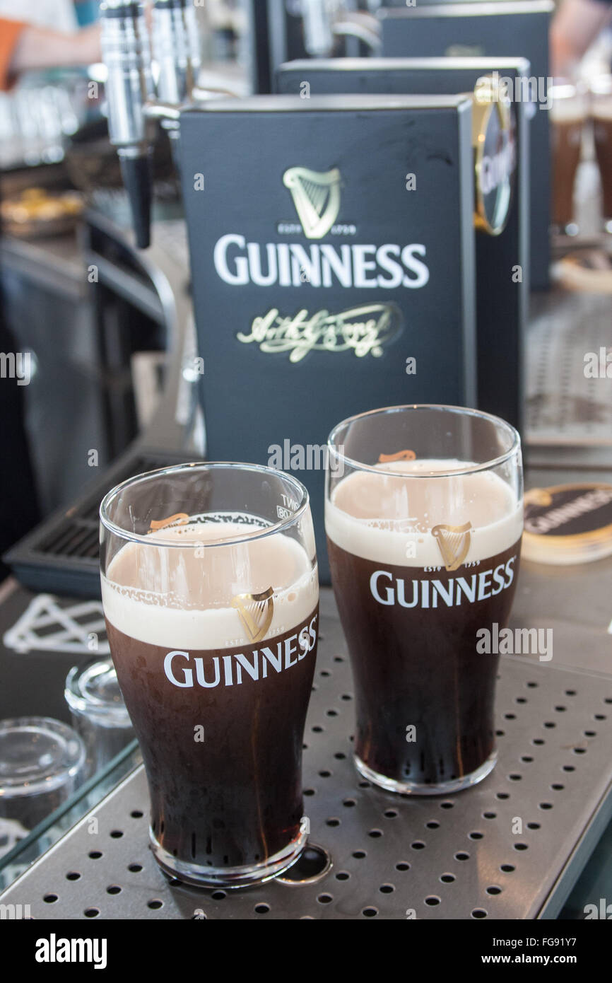 drink,drinking,alcohol,having,a,pint,pint,pints,of,Guinness,at,Interior of old, Guinness,Storehouse,circular,Gravity Bar,Dublin,Ireland,St Patrick's Stock Photo