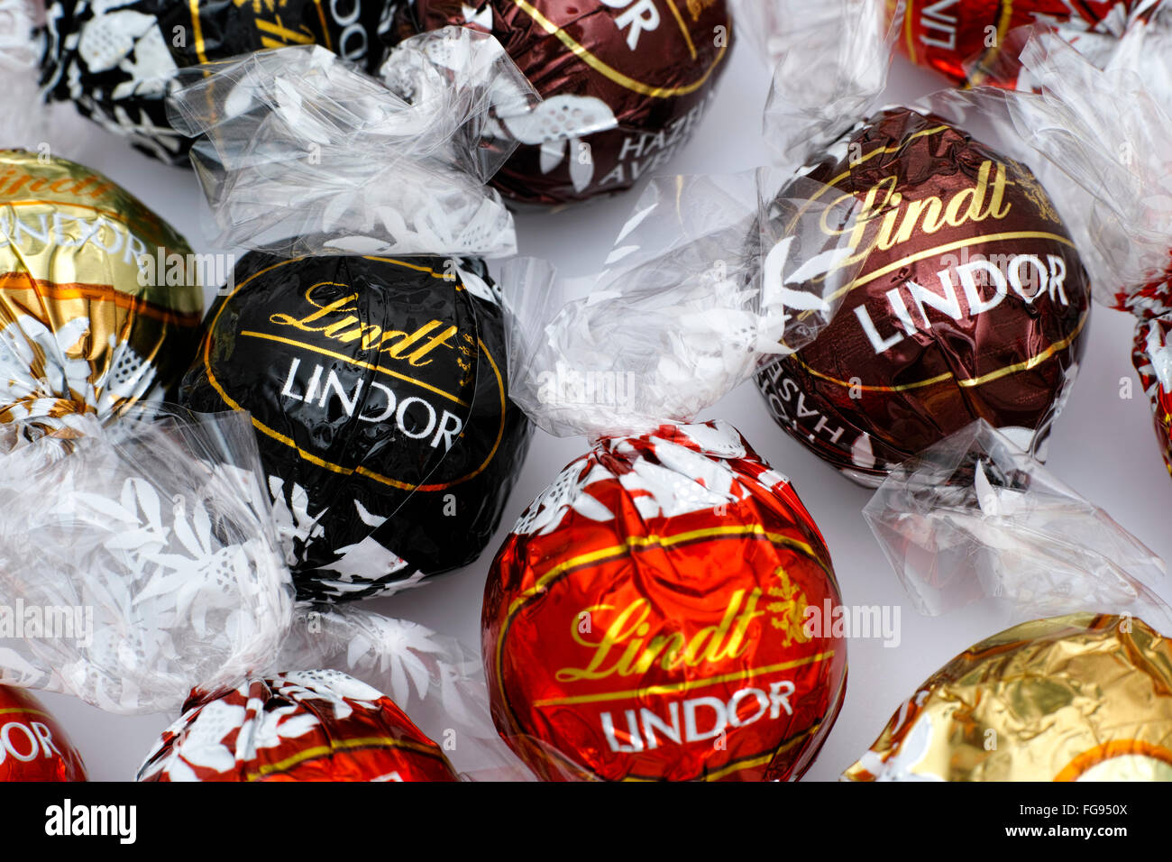 Lindt lindor chocolate hi-res stock photography and images - Alamy