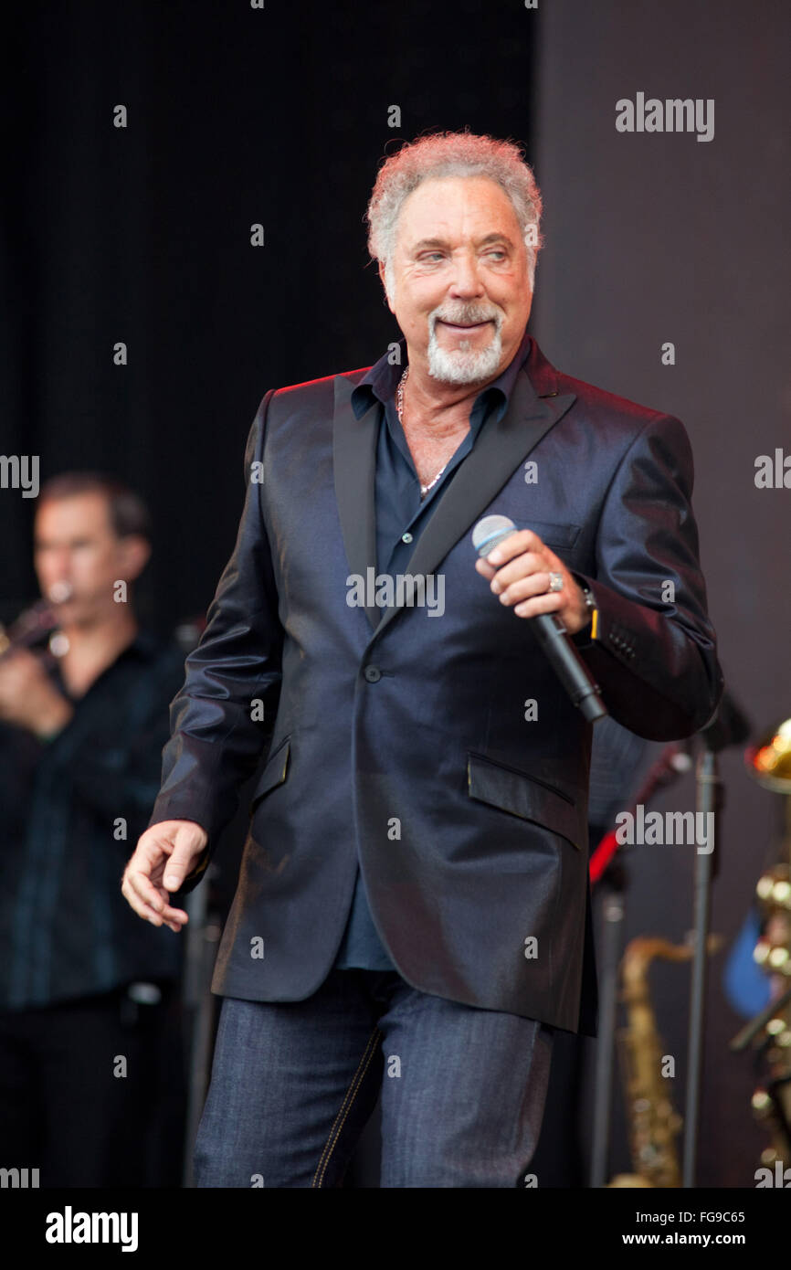 Sir Tom Jones performing on the Pyramid Stage, Glastonbury Festival ...