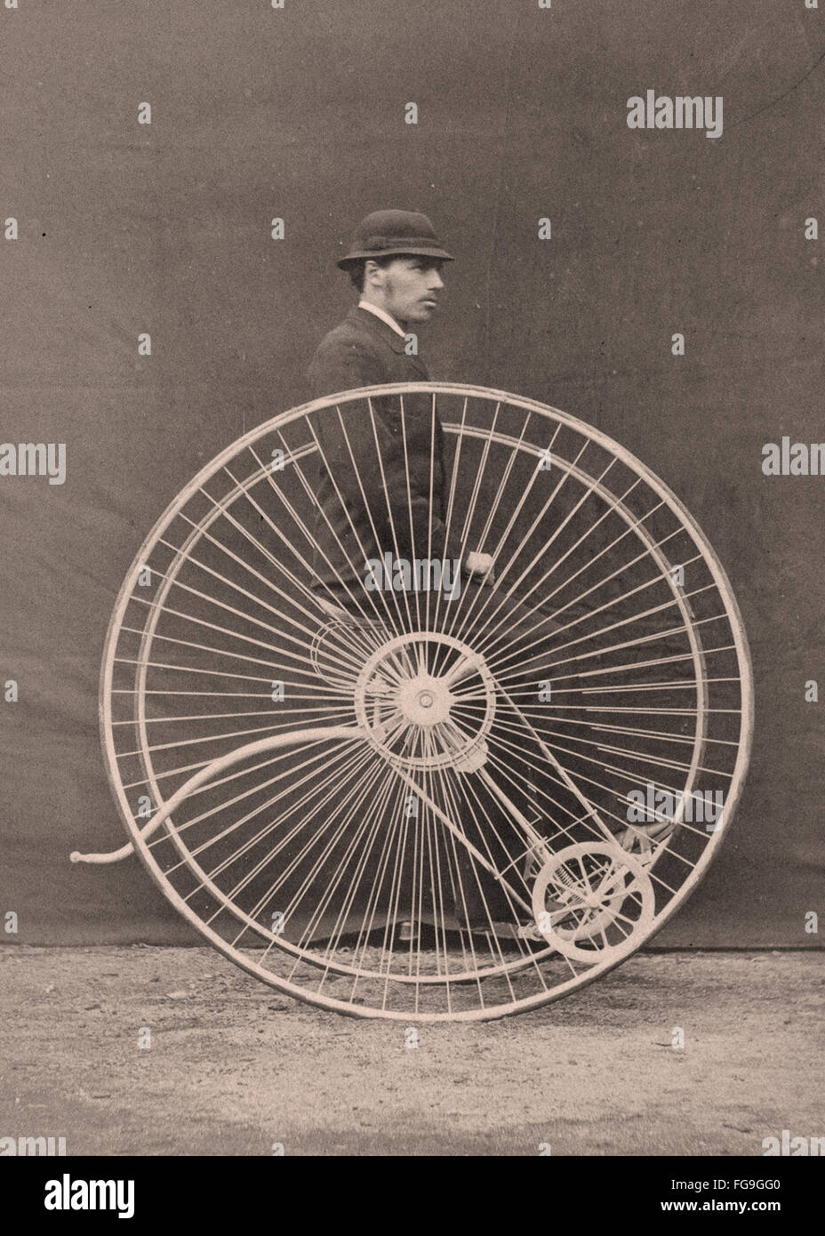 Bicycle vintage not retro hi-res stock photography and images - Alamy